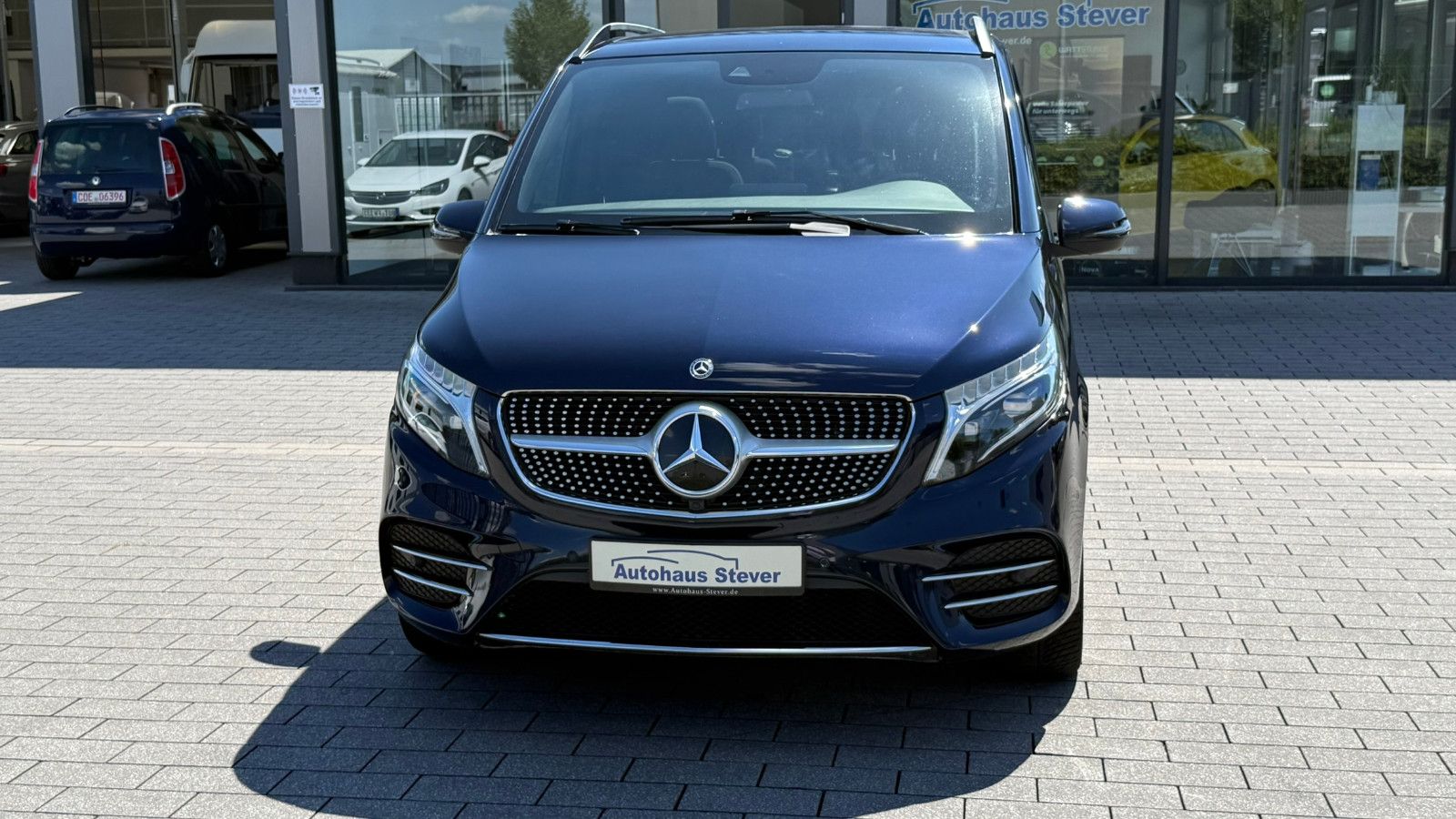 Fahrzeugabbildung Mercedes-Benz V 300 d EDITION 4MATIC lang AMG Line