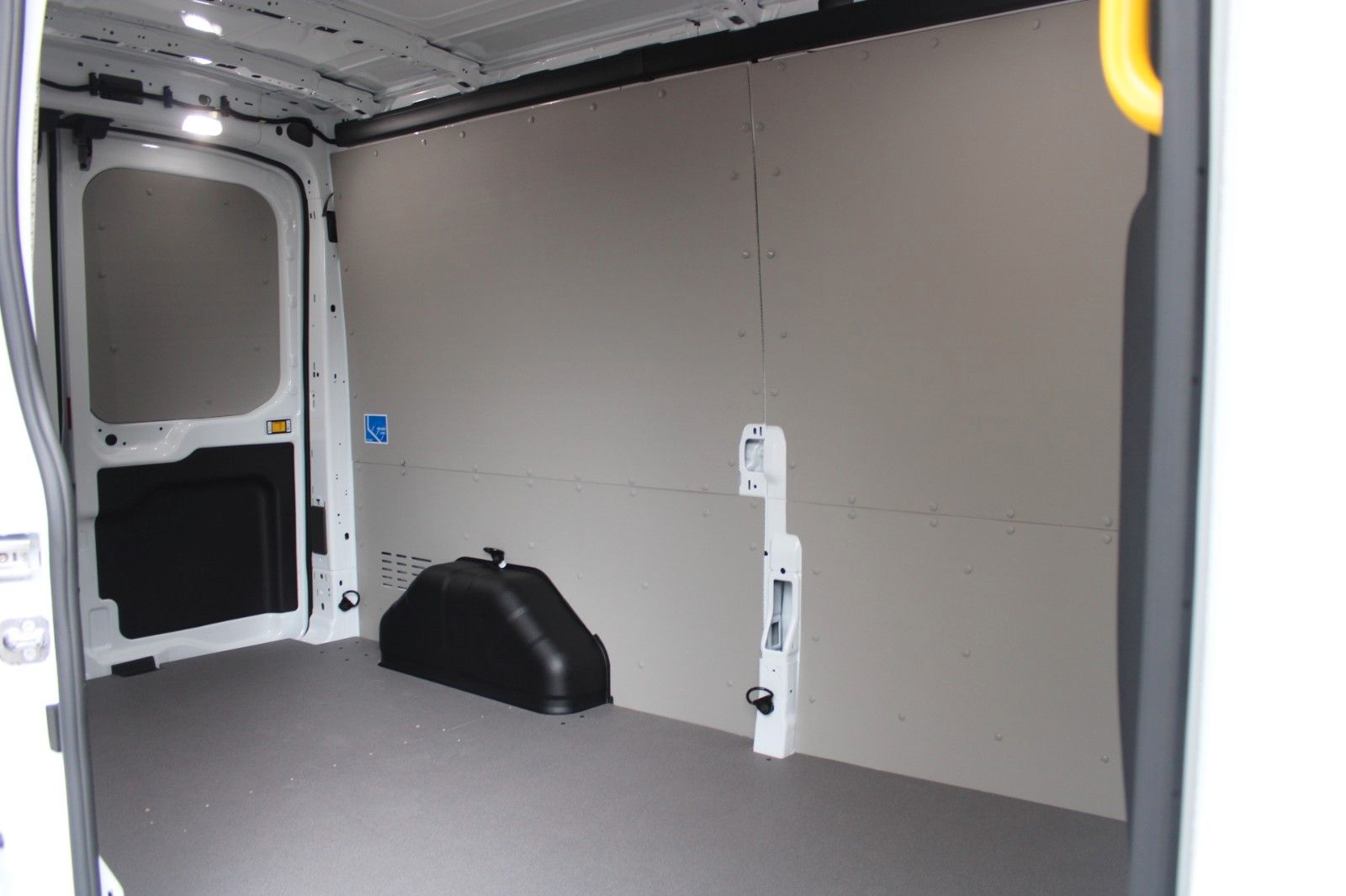Fahrzeugabbildung Ford Transit L3 H2 Kasten LKW hoch lang KLIMA AHK CAM