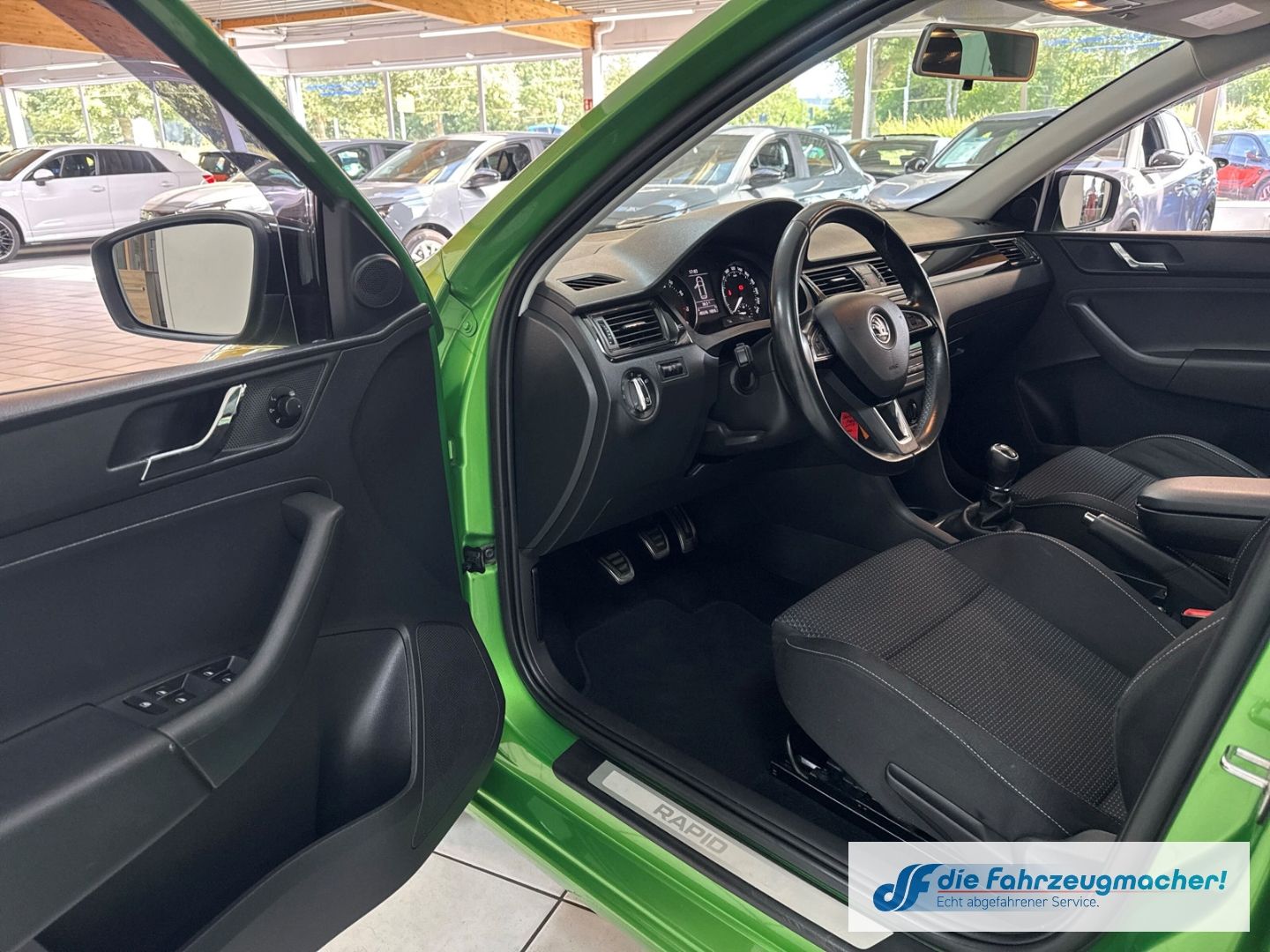 Fahrzeugabbildung SKODA Rapid Spaceback StylePlus 1.2 TSI Panorama Xenon