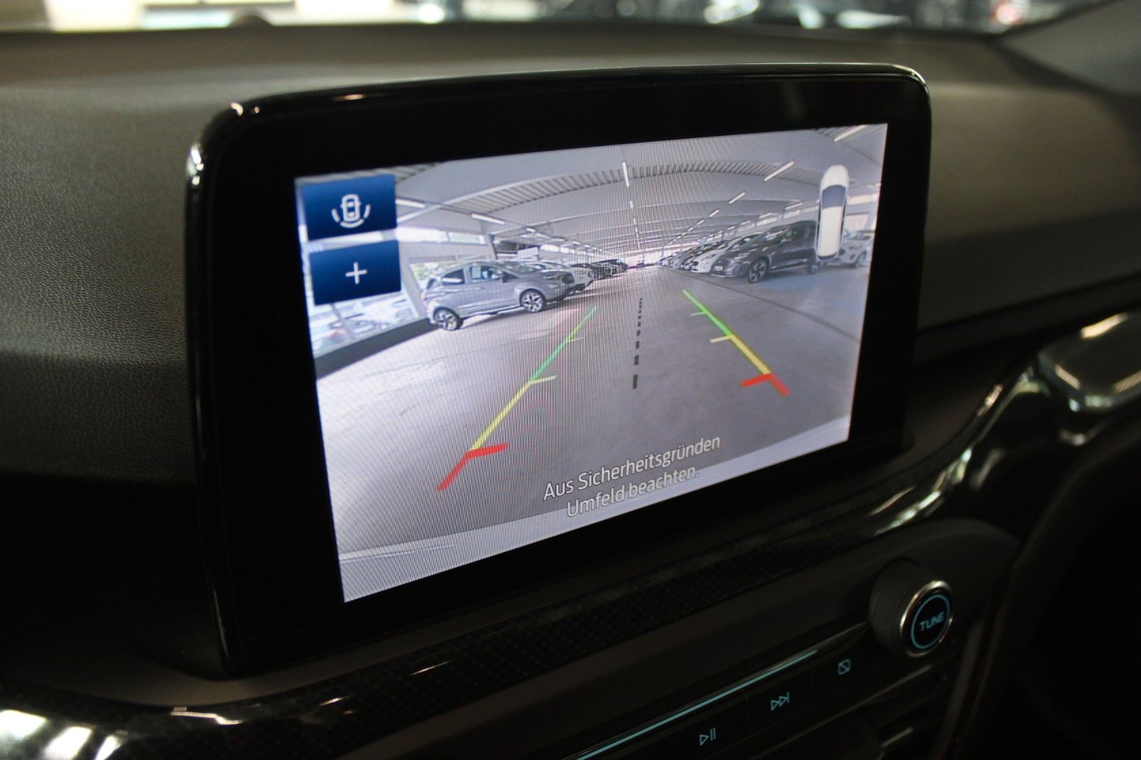 Fahrzeugabbildung Ford Focus ST-Line Turnier LED Park + Winter Paket