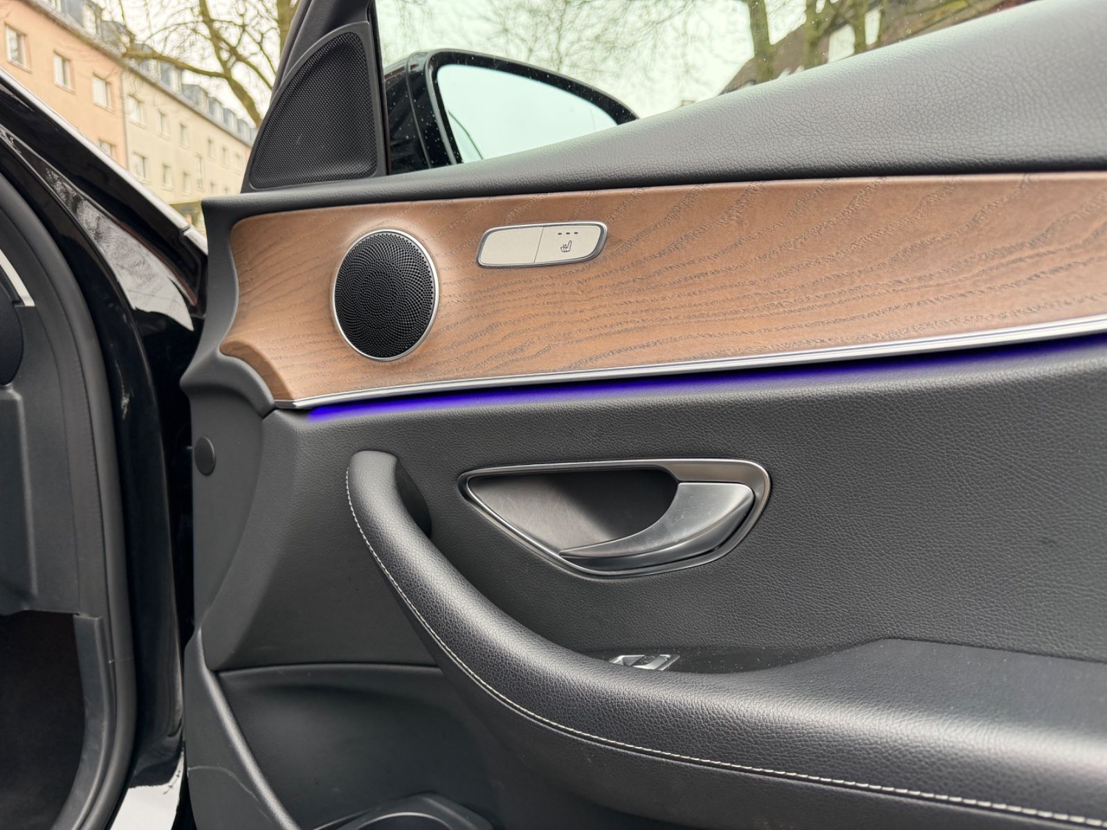 Fahrzeugabbildung Mercedes-Benz E 220d Night-Paket*JUNGE STERNE*KAMERA*LED*