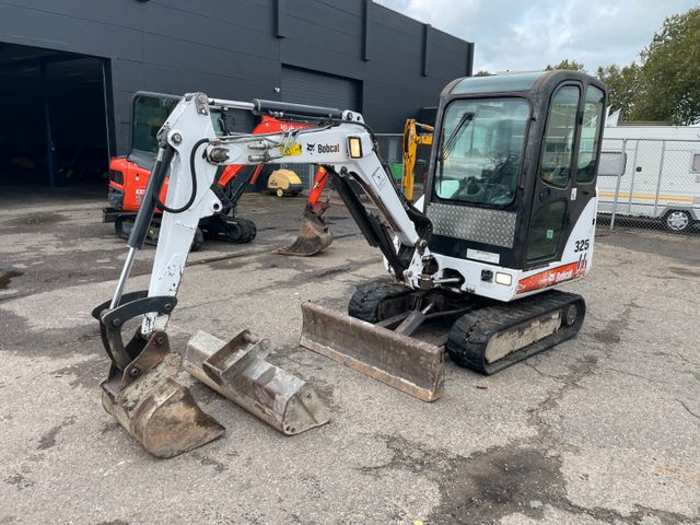 Bobcat 325G   2x Löffel