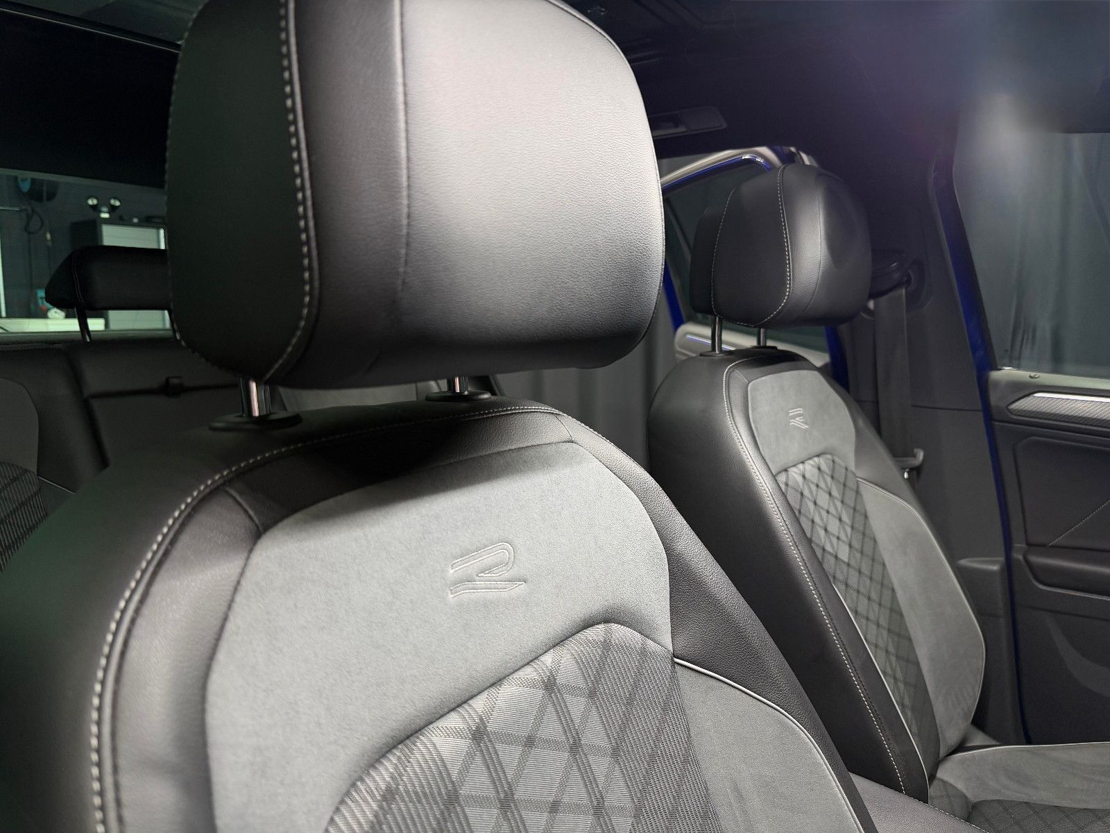 Fahrzeugabbildung Volkswagen Volkswagen Tiguan R-Line 4Motion|MATRIX|PANO|AHK
