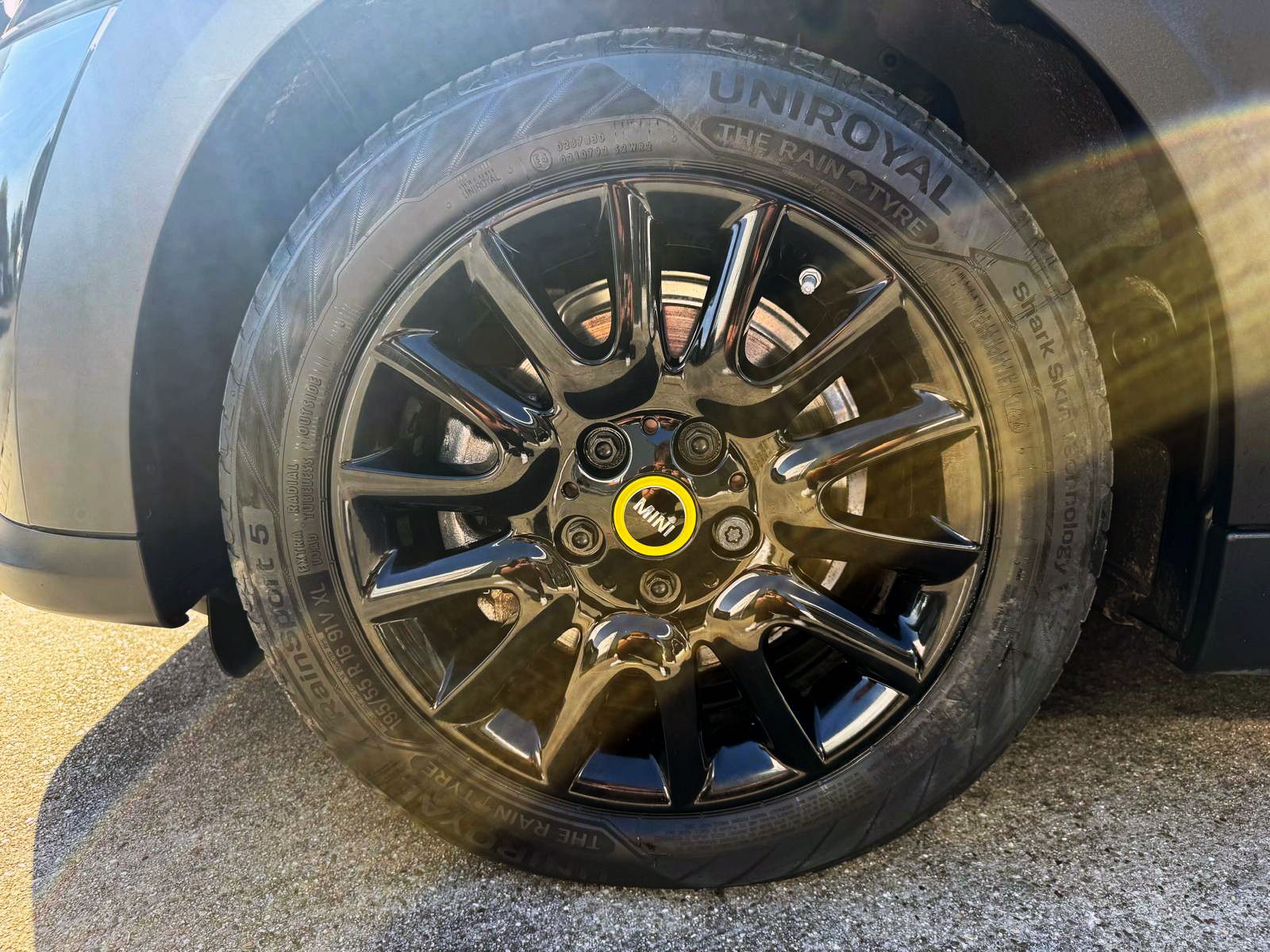 Fahrzeugabbildung MINI COOPER SE Classic-Trim KAM PDC SHZ TEMP NAV ALU