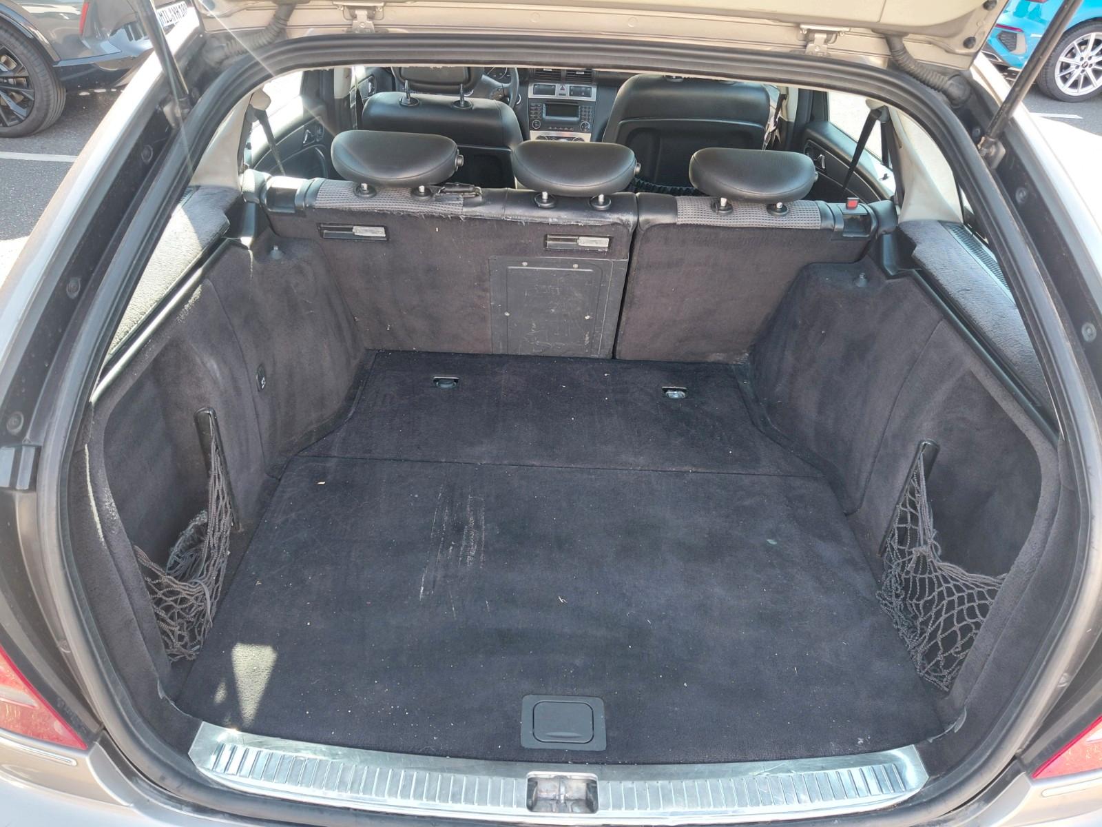 Mercedes-Benz 320 2004 — photo 11