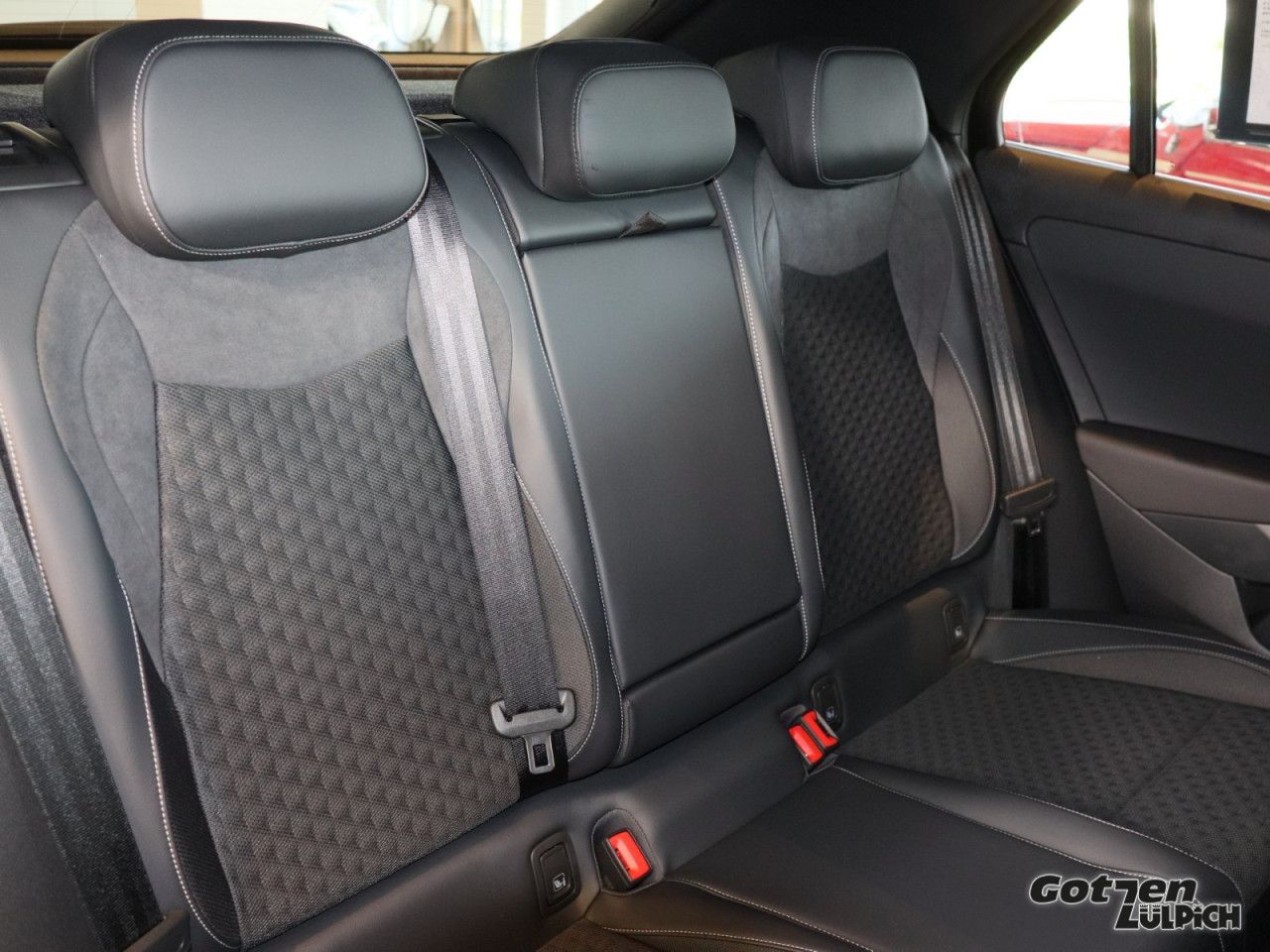 Fahrzeugabbildung Volkswagen T-Roc R-Line 1,5TSI LED-Matrix AHK DSG Navi Easy