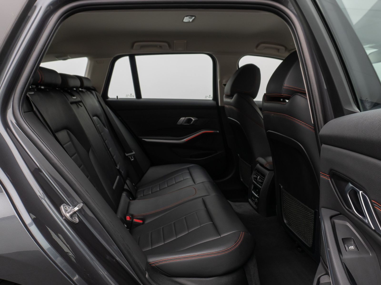Fahrzeugabbildung BMW 320i Sport Line PDC Stop&go Standhzng Leder 18"
