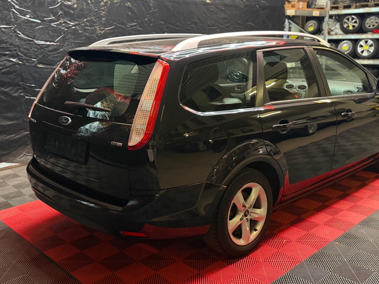 Ford Focus 2010 — photo 13