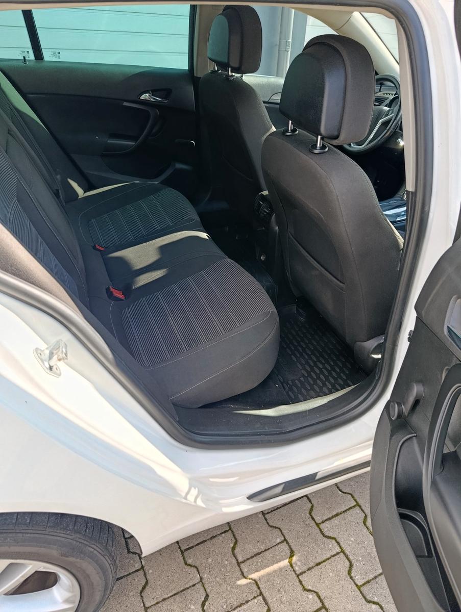 Opel Insignia 2011 — photo 10