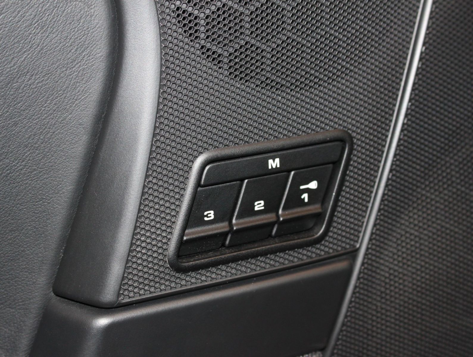 Fahrzeugabbildung Porsche 997 Carrera Targa 4*Bi-Xenon*Navi*Schalter.