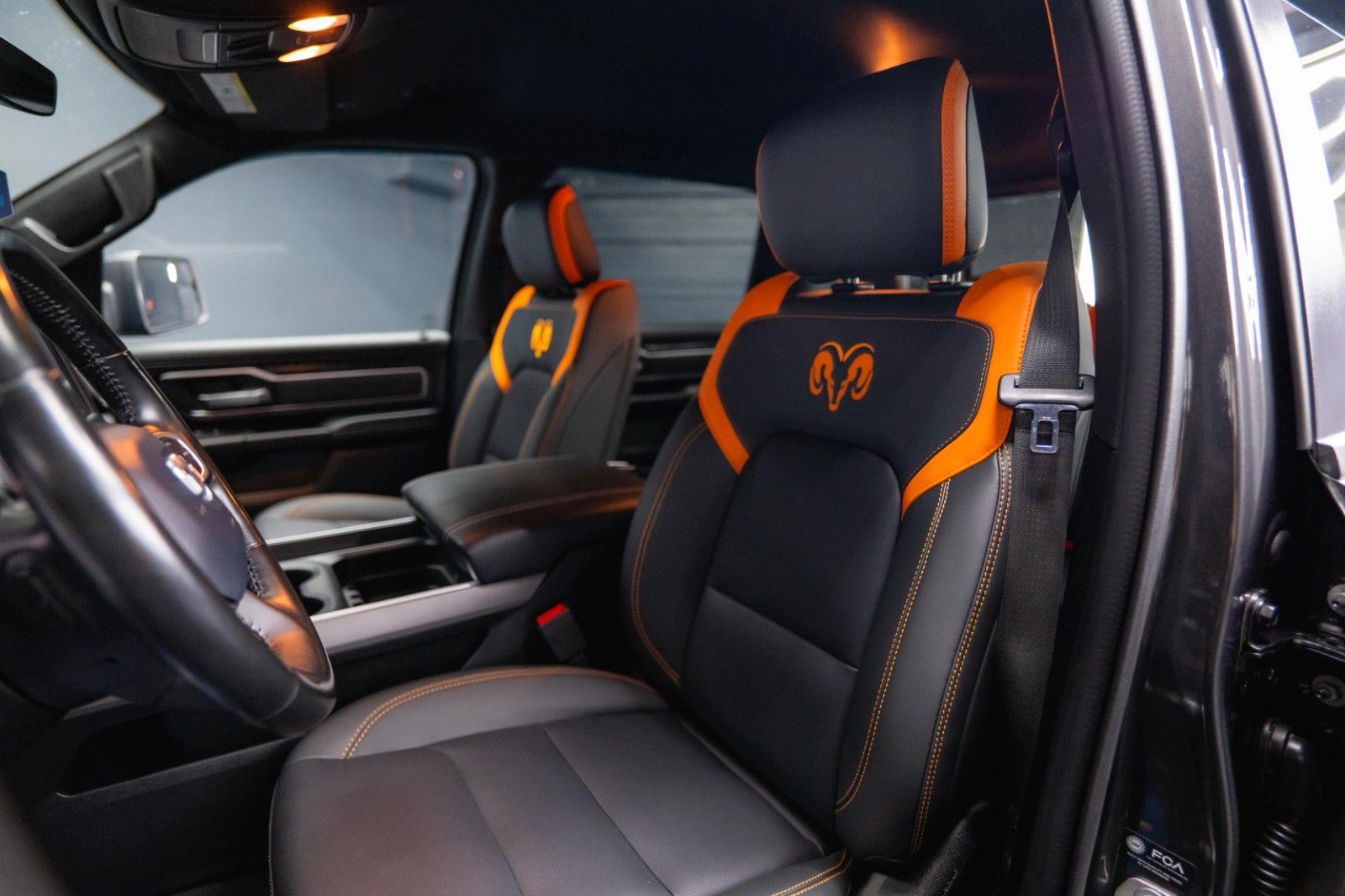 Fahrzeugabbildung Dodge RAM 5.7 V8 HEMI 4x4 OFFROAD Night Limited 19%