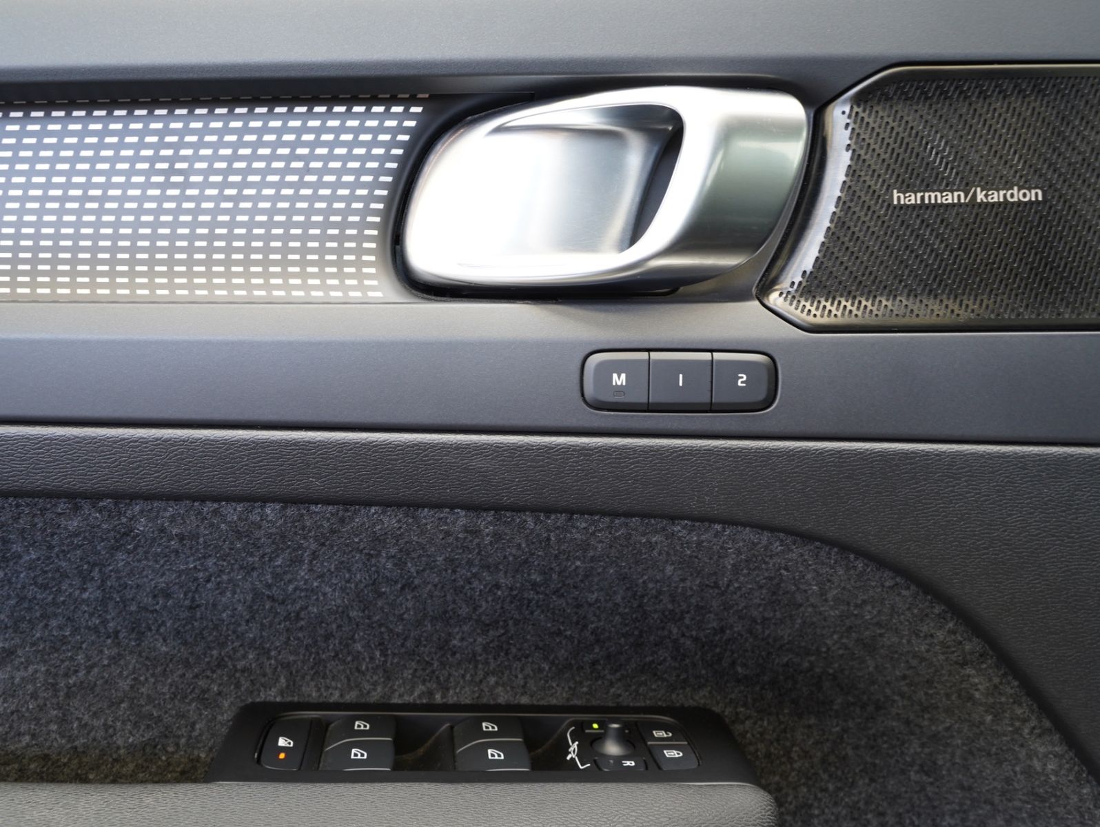 Fahrzeugabbildung Volvo XC40 B4 B R Design LED/NAVI/ACC/LEDER/360°