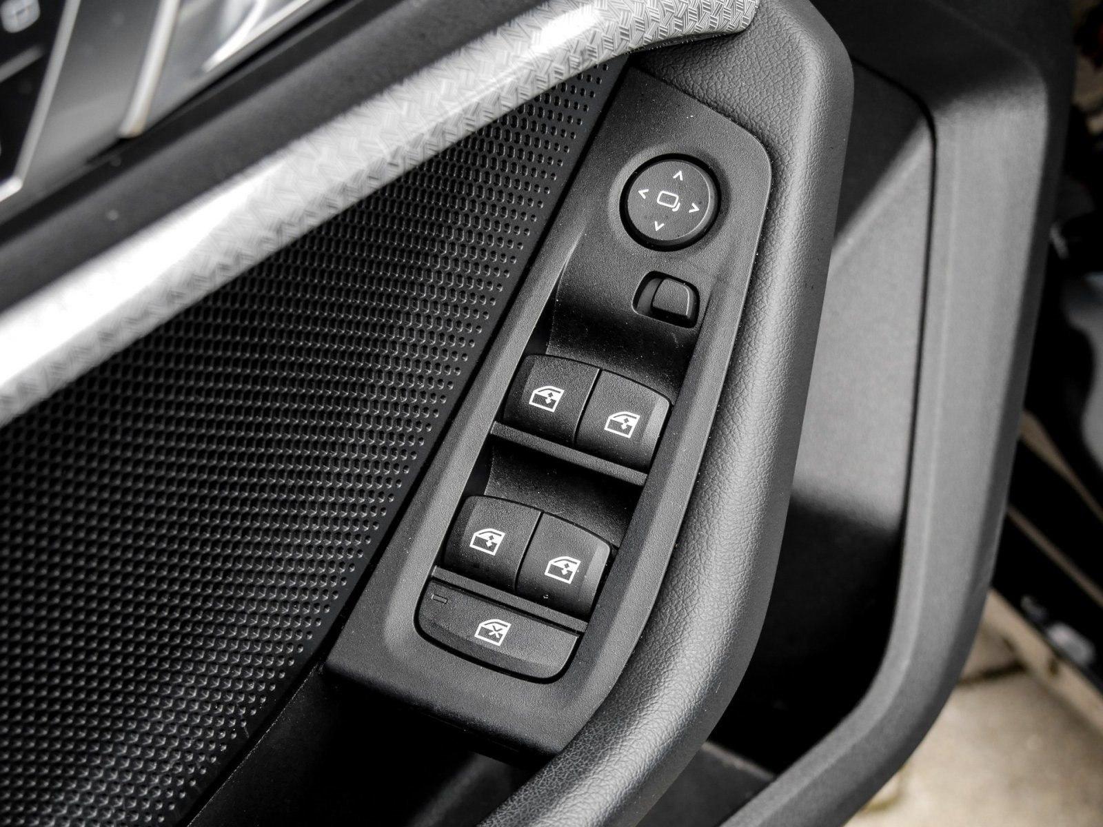 BMW 118i PANO NAVI LED PDC V+H DAB Tempomat Klima