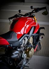 Ducati Streetfighter V4 S - Traumbike mit vielen Extras - STREETFIGHTER