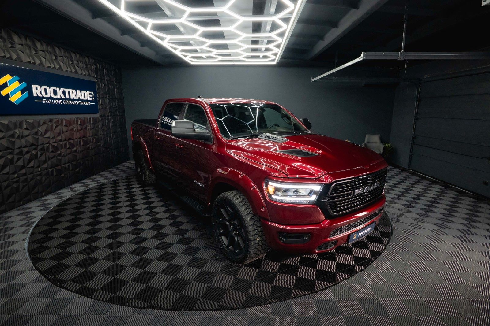 Fahrzeugabbildung Dodge RAM 5.7 V8 HEMI 4x4 OFFROAD Night LARAMIE 19%