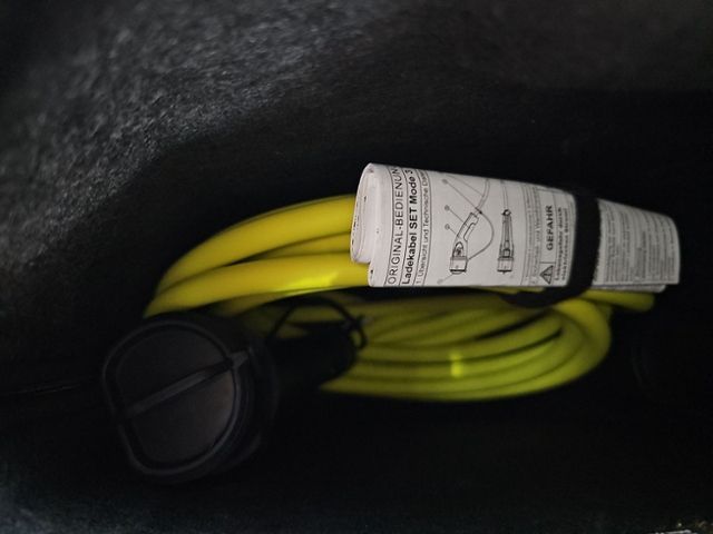 Fahrzeugabbildung SKODA Enyaq iV 80 SUITE AHK MATRIX NAVI WÄRMEPUMPE 4xS