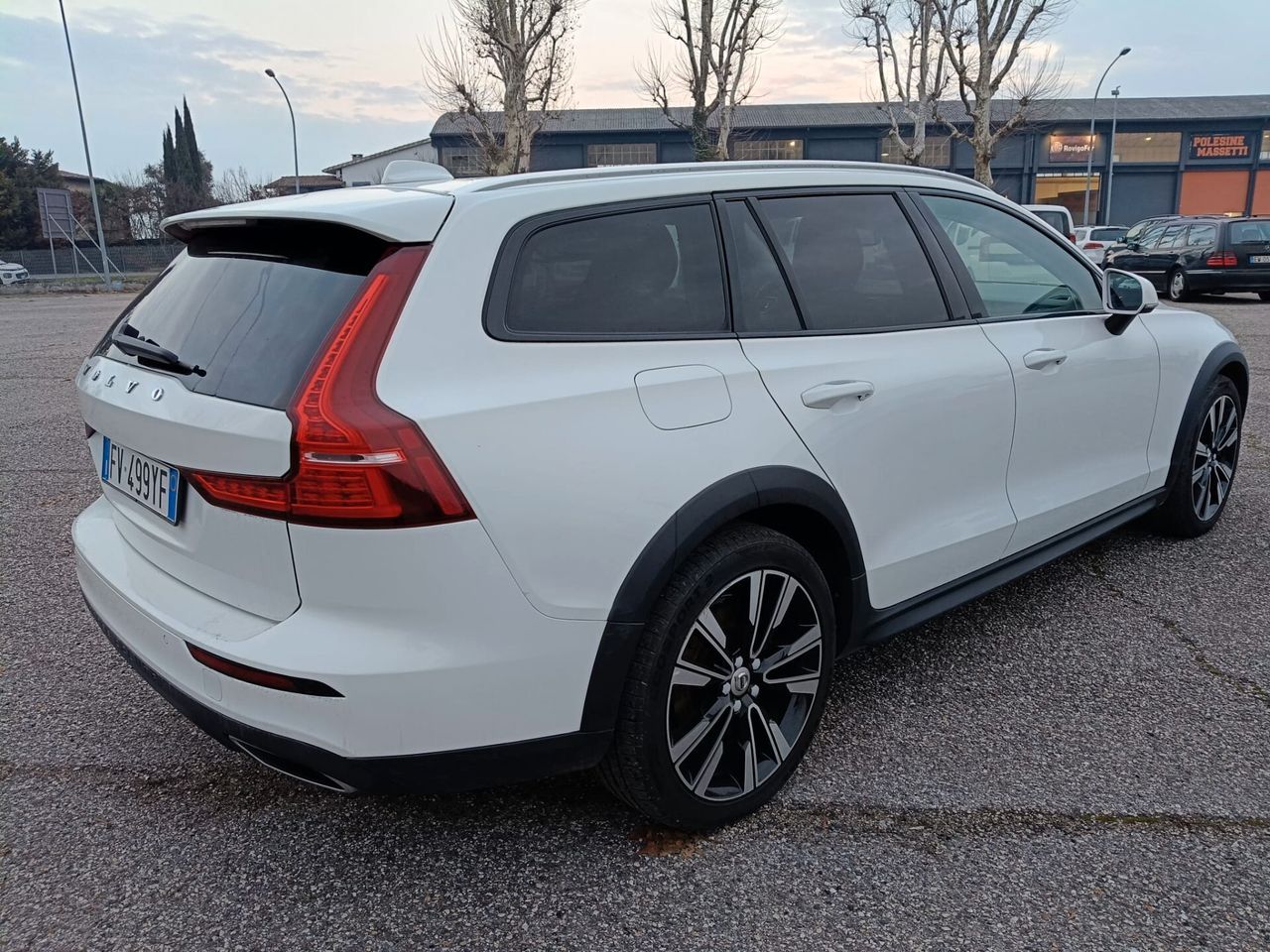 VOLVO V60 CC