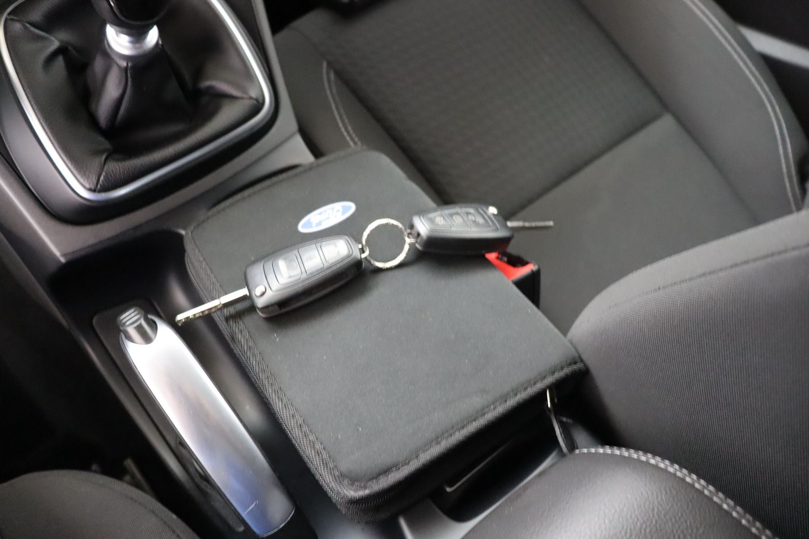 Fahrzeugabbildung Ford Grand C-Max 1.0 Cool & Connect * Navi * SHZ HU/A