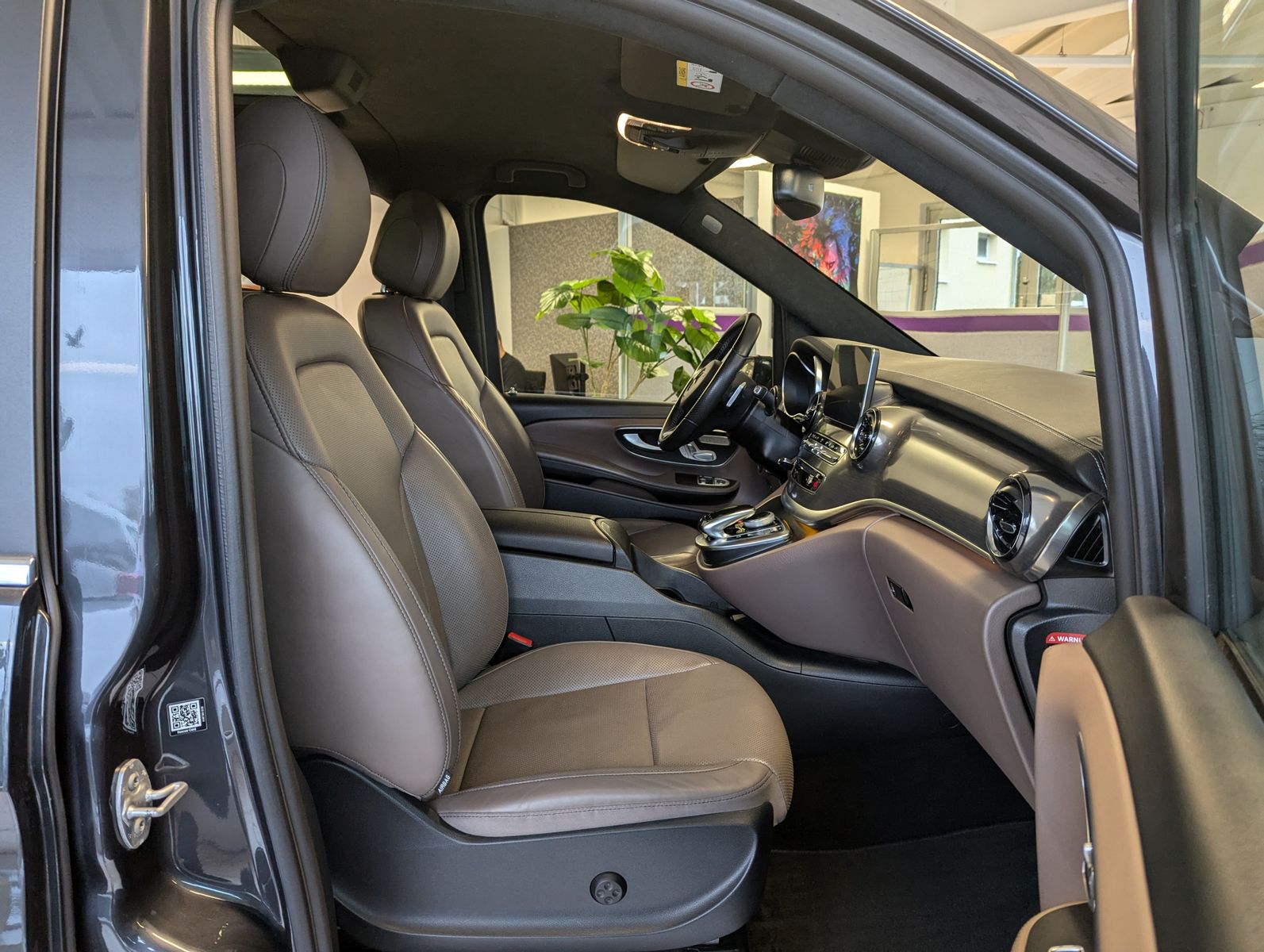 Fahrzeugabbildung Mercedes-Benz V 300 d EXCLUSIVE 4M lang Pano Nappa AHK VOLL 19