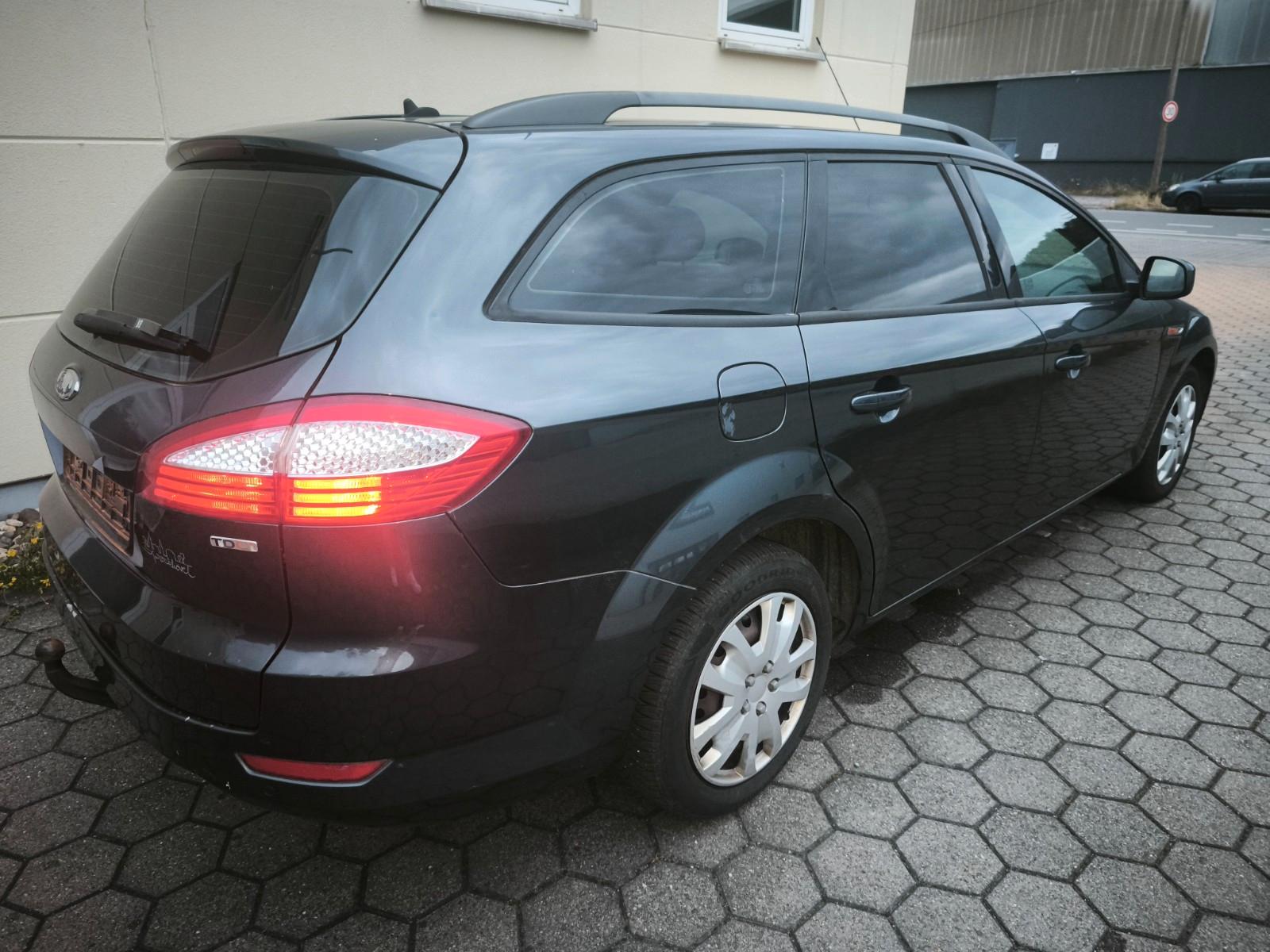 Ford Mondeo 2010 — interior