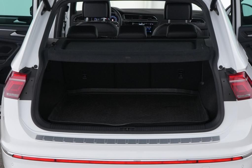 Volkswagen Tiguan R-Line 4M 2.0 TSI DSG AHK*Pano*RFK*PDC*SH