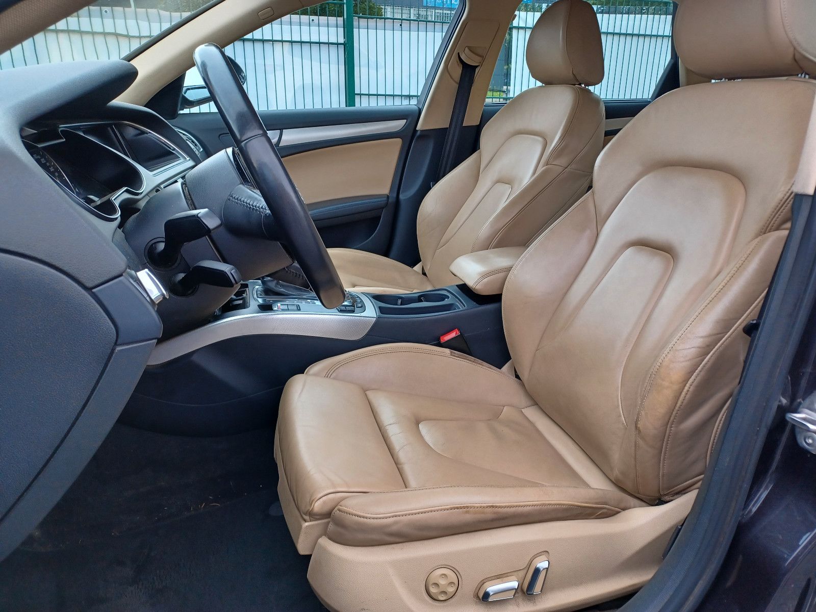 Fahrzeugabbildung Audi A4 Avant 3.0 TDI DPF quattro S tronic Sthzg uvm.