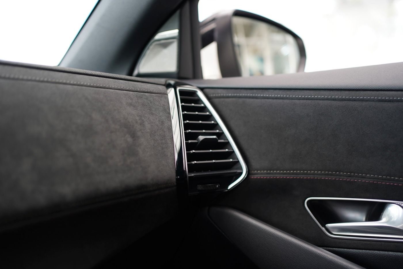 Fahrzeugabbildung DS Automobiles DS7 Crossback E-Tense 4x4 300 Anhängerkupplung