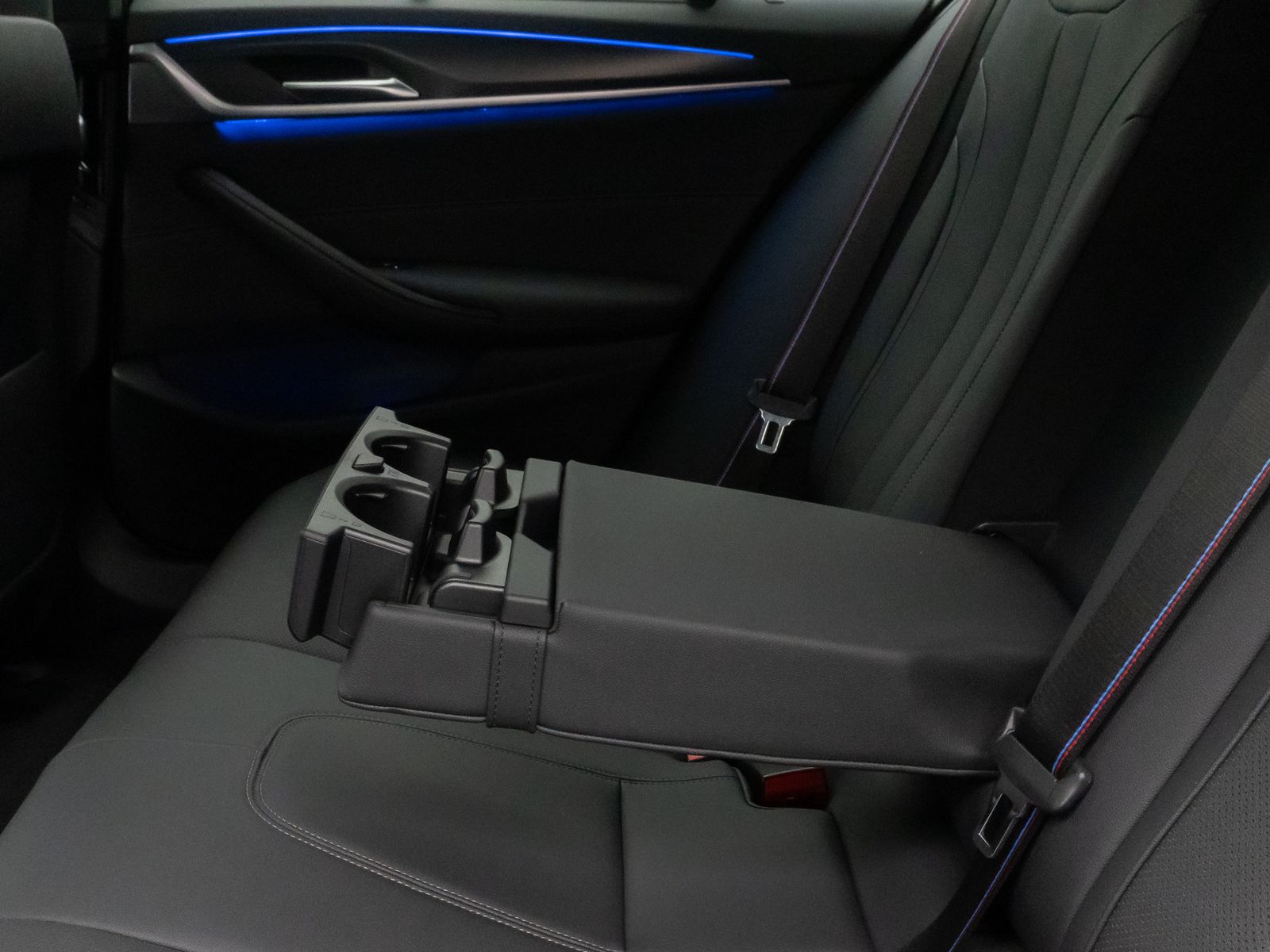 Fahrzeugabbildung BMW 530d xD M Sport Pro Kamera Laser HUD HiFi DAB