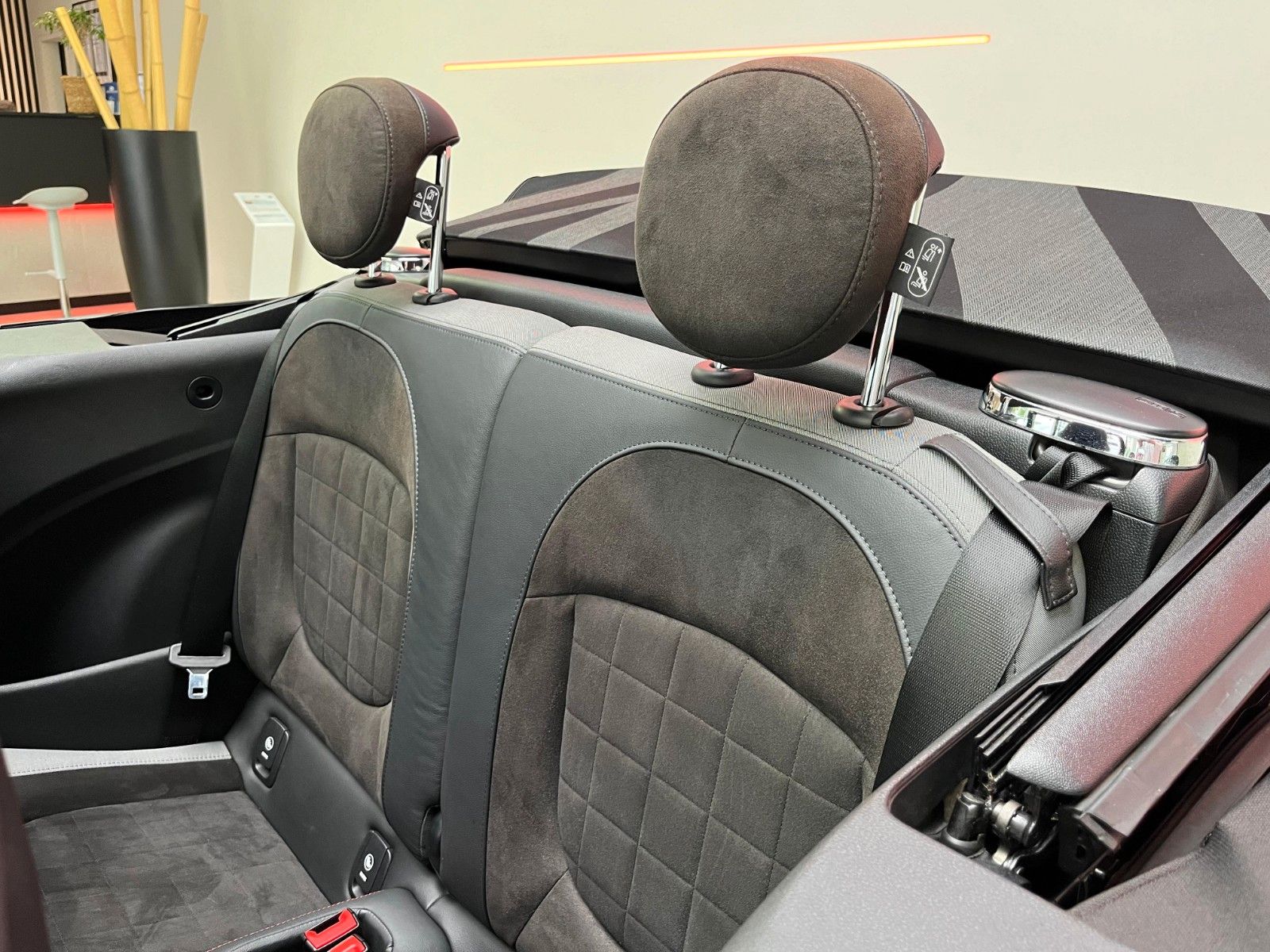 Fahrzeugabbildung MINI Cooper S Cabrio*JCW-Kit*JCW-Sitze*LED*Virtual*
