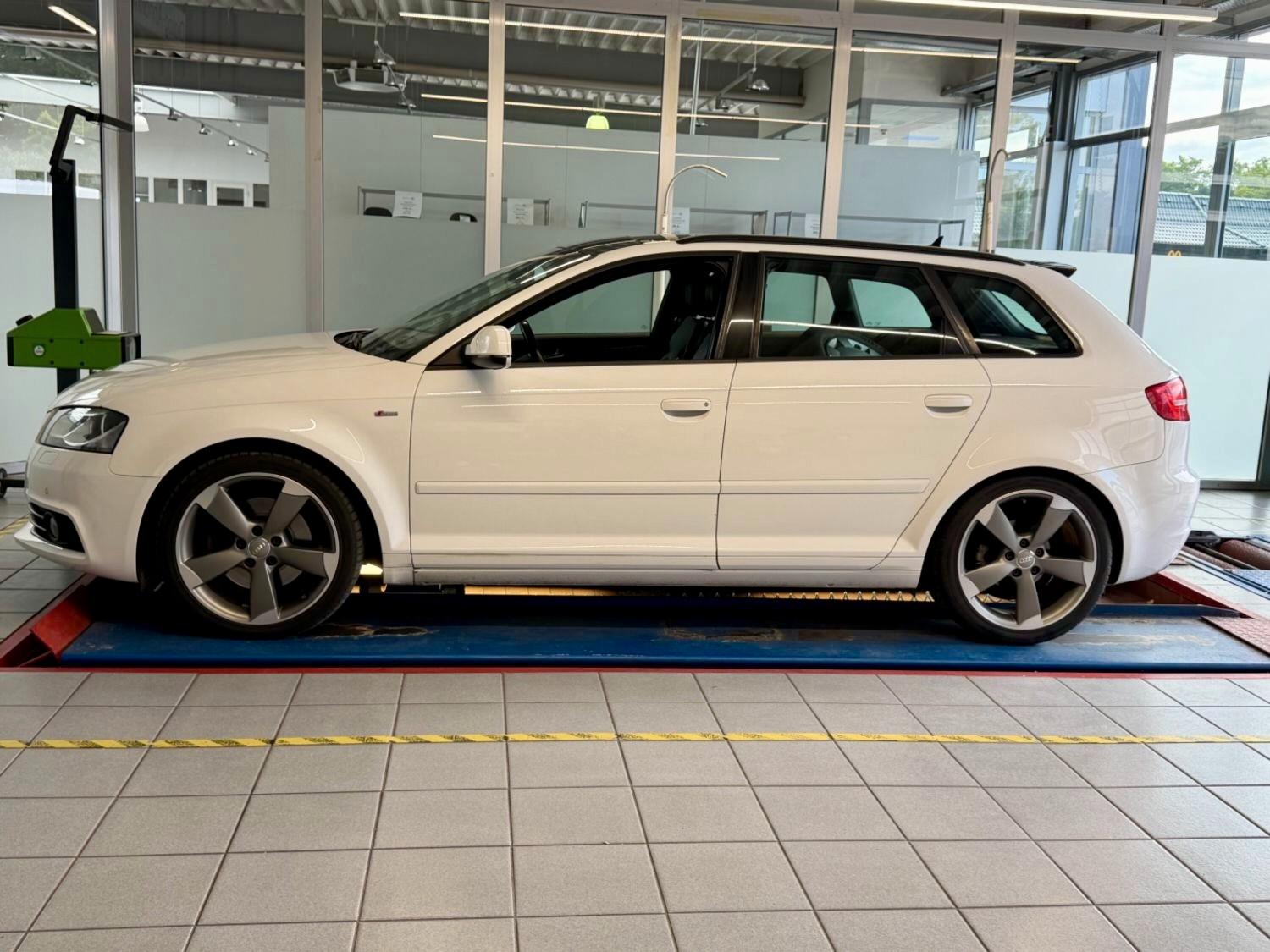 Audi A3 2.0 TDI S line Sportpaket plus/Panorama/BOSE