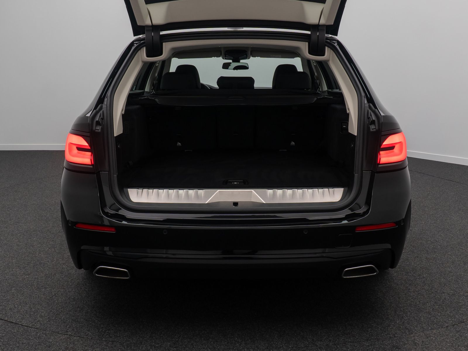 Fahrzeugabbildung BMW 530e Alarm DAB Kamera HiFi Leder Sport 18Zoll