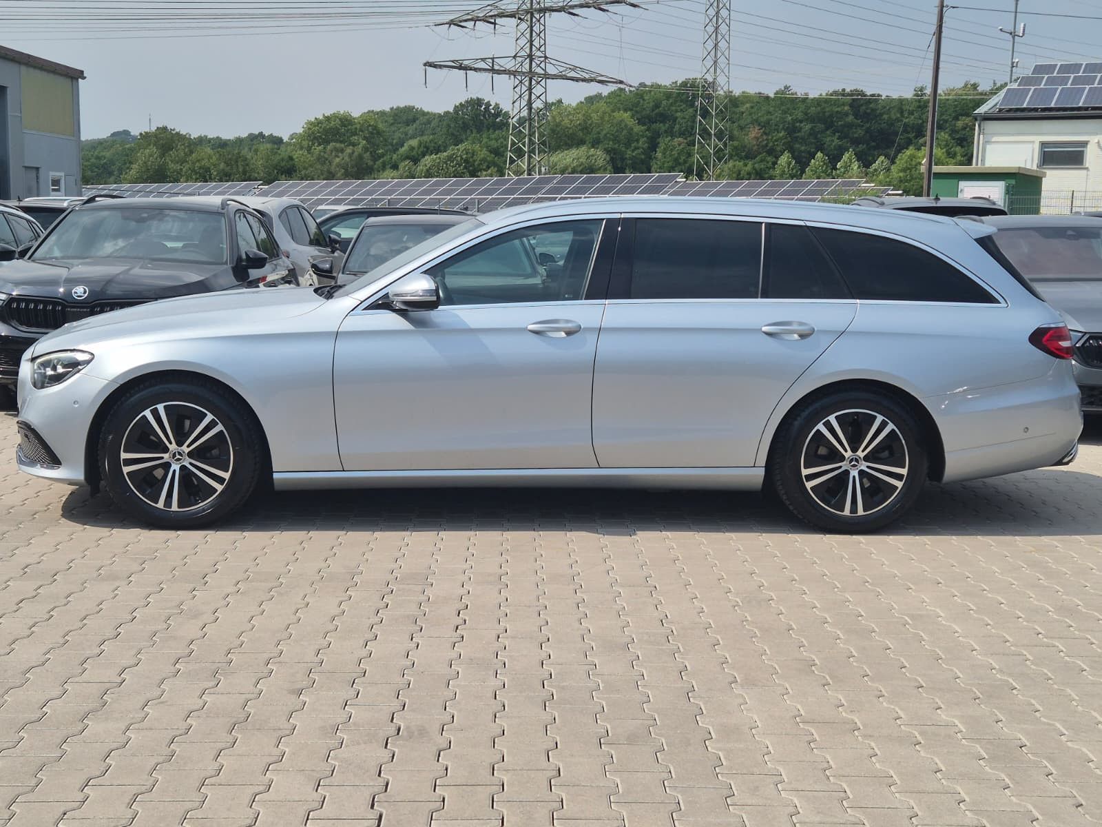 Fahrzeugabbildung Mercedes-Benz E 220 d Avantgarde AHK*DIST*LED*SHZ*Kam*Ambiente