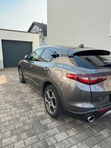 Alfa Romeo Stelvio 2.0 Turbo 16V 147kW Super AT8-Q4 Super - graue Alfa Romeo Stelvio