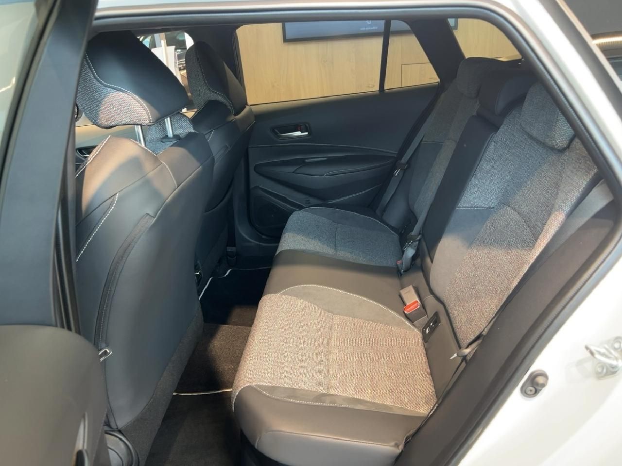 Fahrzeugabbildung Toyota Corolla TS Hyb. 1.8 l Teamplayer