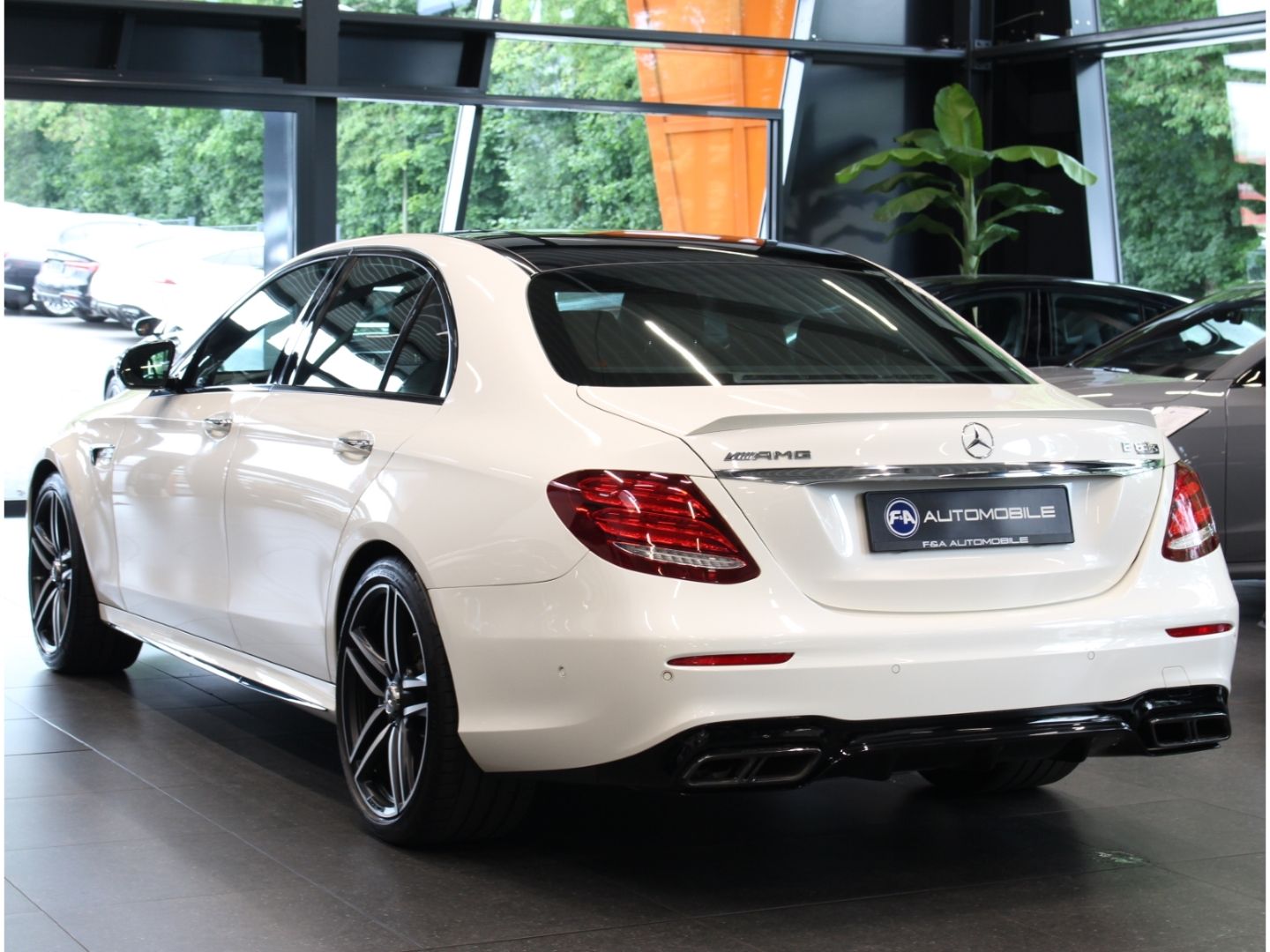 Fahrzeugabbildung Mercedes-Benz E 63 AMG S 4Matic+ Drivers*Pano*160k NP*VOLL