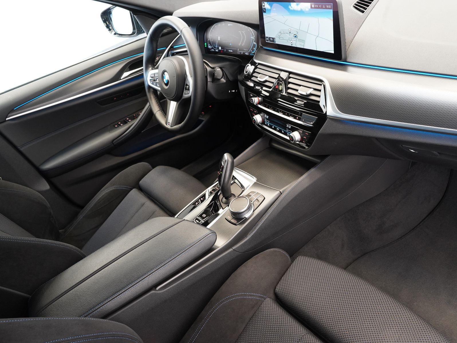 Fahrzeugabbildung BMW 530 e xDrive Touring M Sport SHADOW/HEADUP/AHK