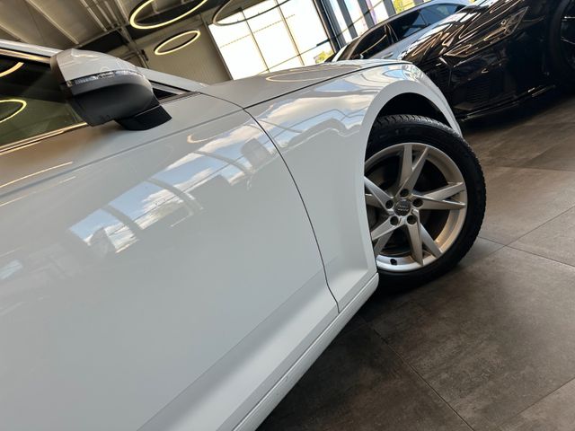 Audi A4 *ACC*AHK*NAVI*CARPLAY*2-ZONEN*SZHZ*LED*