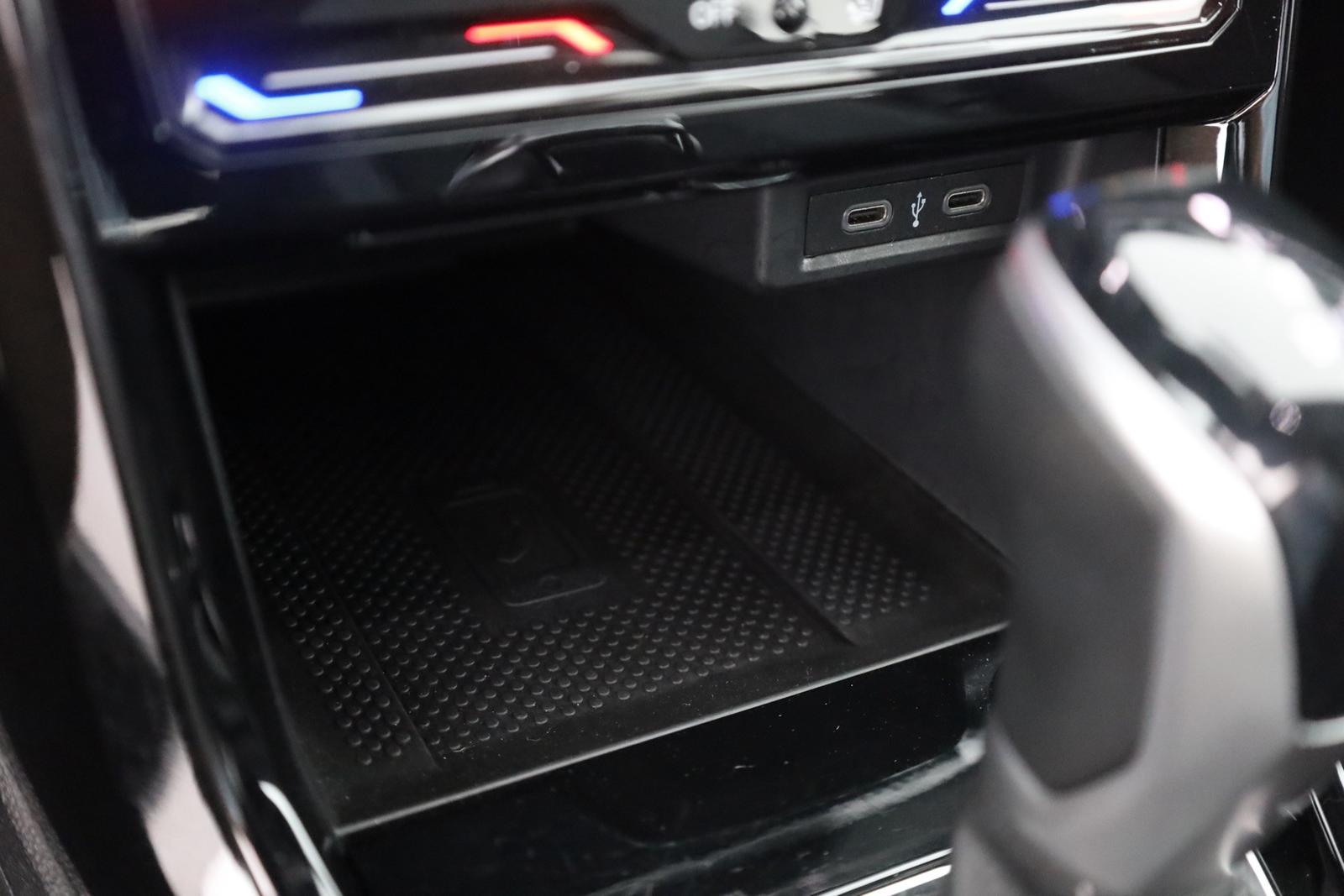 Volkswagen T-Cross 1.0 TSI DSG R-Line LED Kamera Navi DAB, миниатюра 13