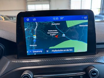 MYAUTOCENTER – Gebraucht- und Jahreswagen mit Werkstattservice in Pfaffenhofen Ford Focus *KEYLES*HEAD-UP*LKHZ*2-ZONEN*ACC*VOLL*