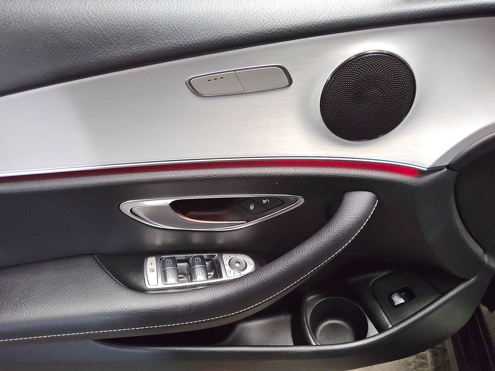 Mercedes-Benz E 220 d Avantgarde T-Leder Navi LED StHzg Distr+ foto 10