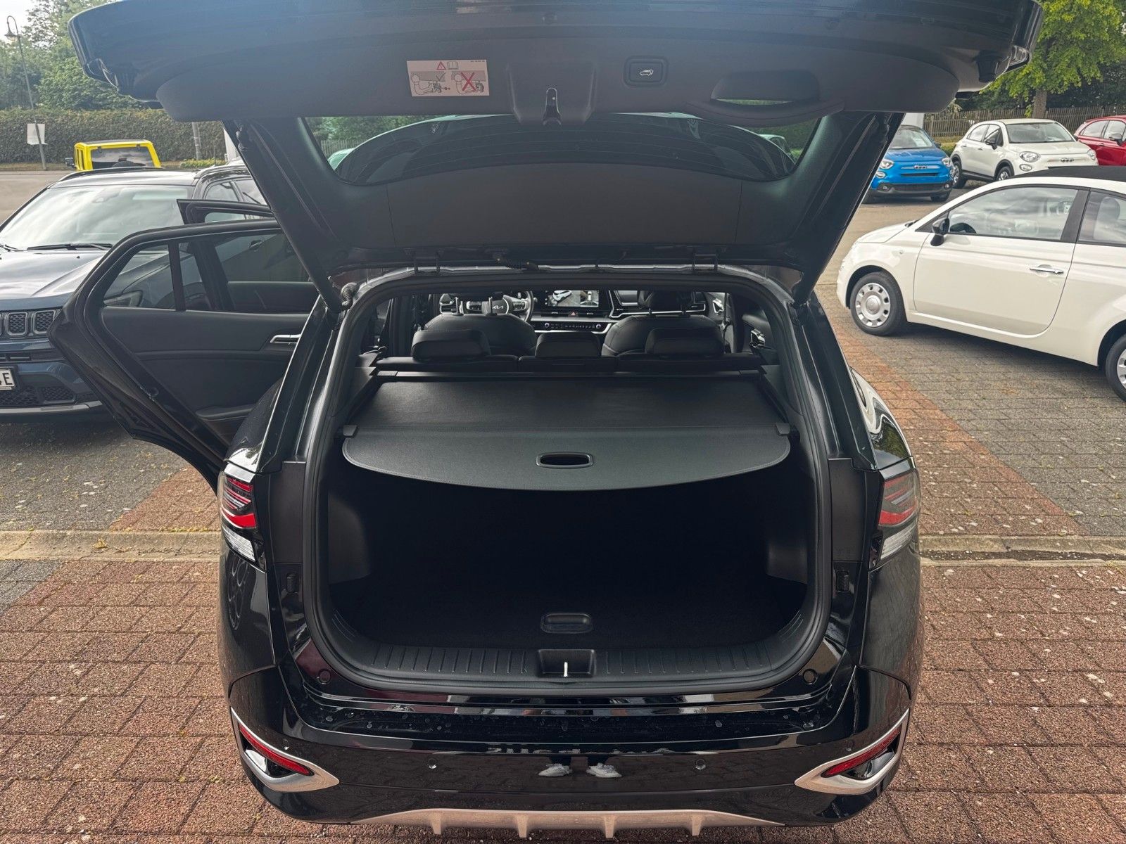Fahrzeugabbildung Kia SPORTAGE 1.6T PHEV GTL DRIVE SOUND 265 PS 360°