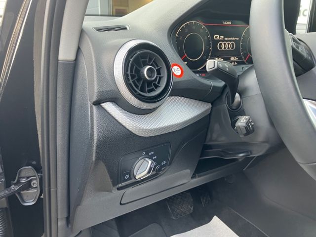 Q2 40 TFSI quattro S line LED NAVI LEDER