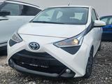 Toyota Aygo (X) 1,0-l-VVT-i x-play club x-shift x-p... - Toyota Aygo (X): Play Club