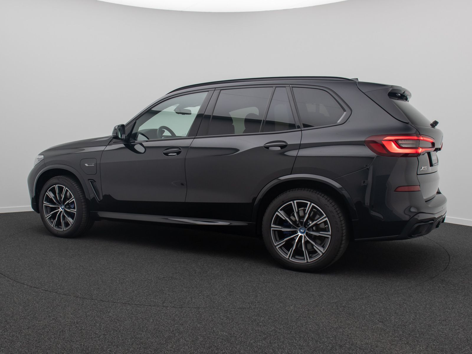 Fahrzeugabbildung BMW X5 xD45e M Sport B&W Kamera DAB Panorama Alarm