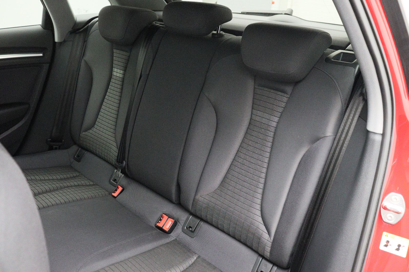 Fahrzeugabbildung Audi A3 Sportback 35 TFSI sport Navi AHK LED