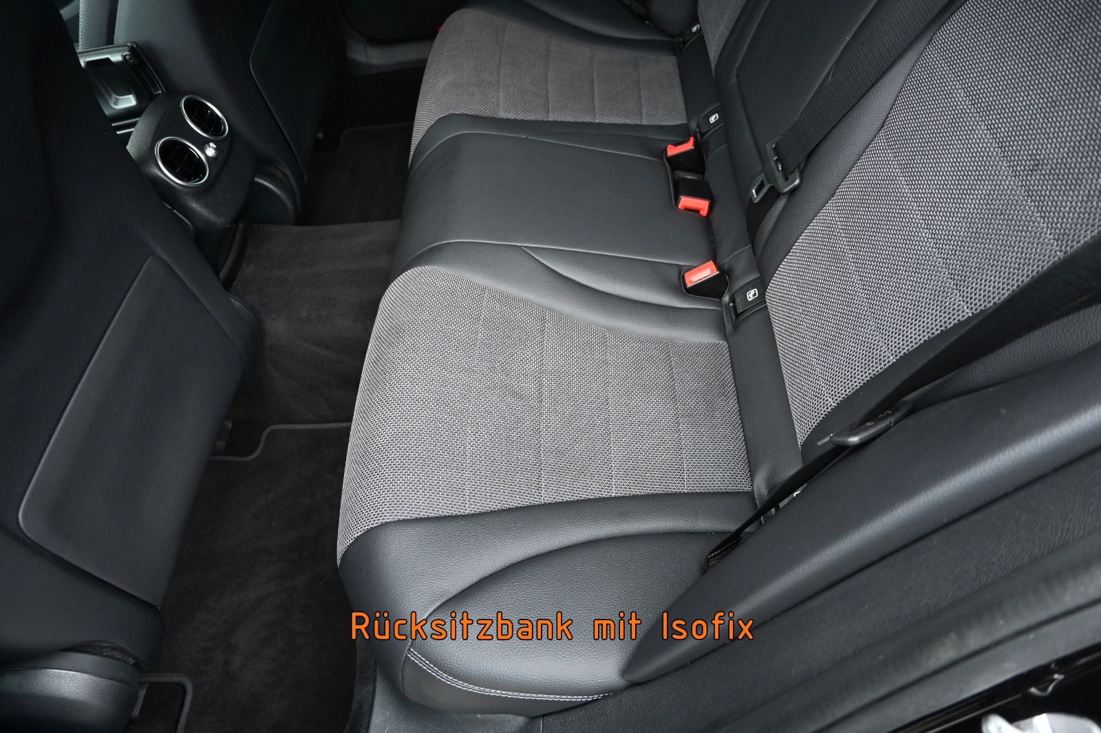 Fahrzeugabbildung Mercedes-Benz C 300 T Aut. Avantgarde °NIGHT°MULTIBEAM°KAMERA°