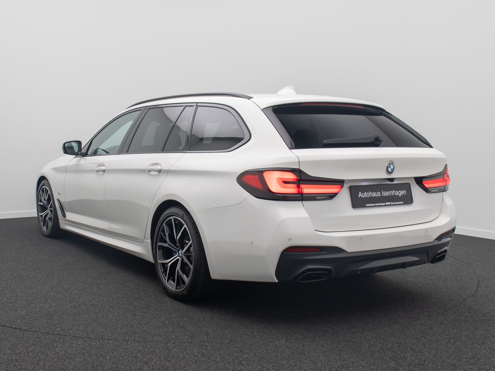 Fahrzeugabbildung BMW 530d xD M Sport DAB Kamera HUD Laser 4*Klima 19"