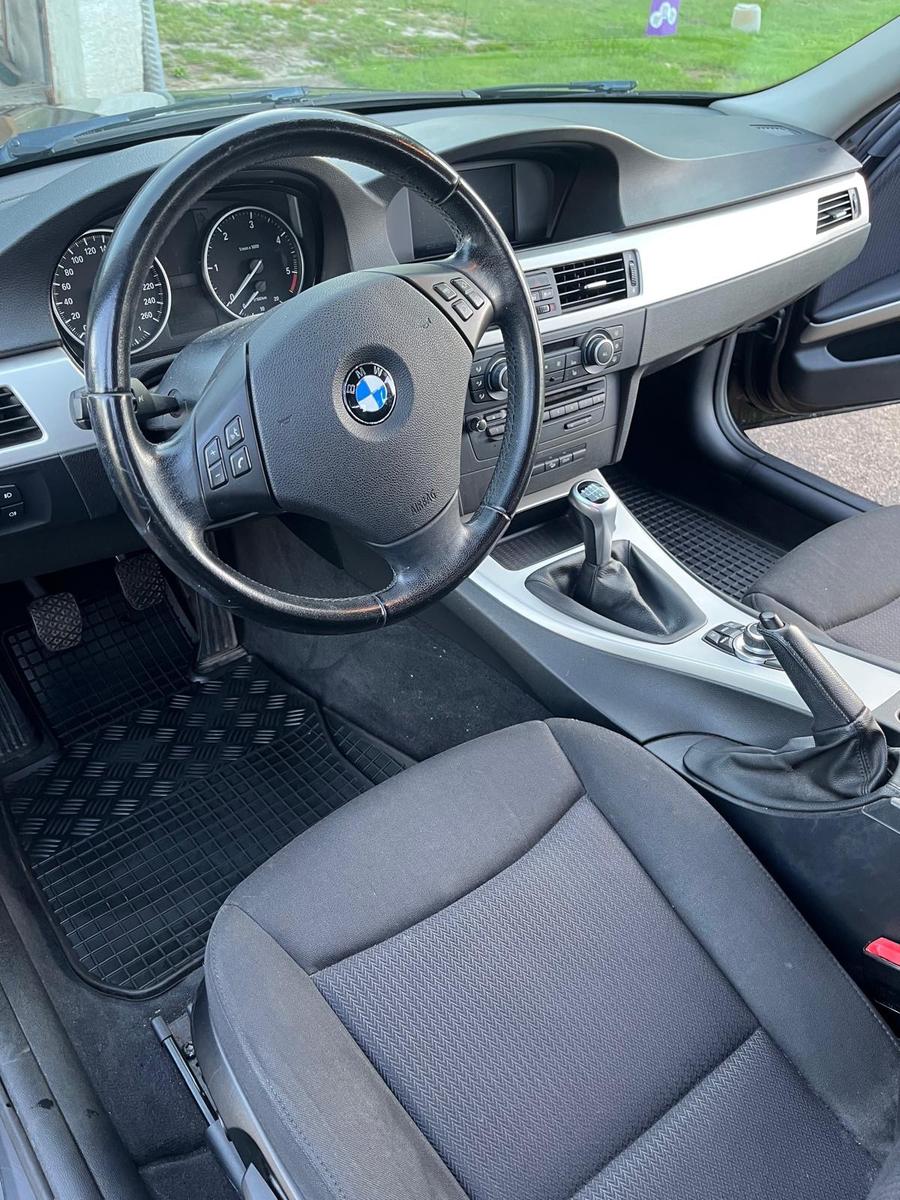 BMW 320 2011 — photo 8