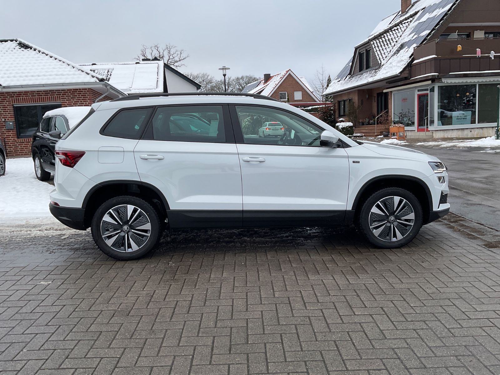 Fahrzeugabbildung SKODA Karoq 1.5l TSI DSG Tour,AHK,Navi,Kamera