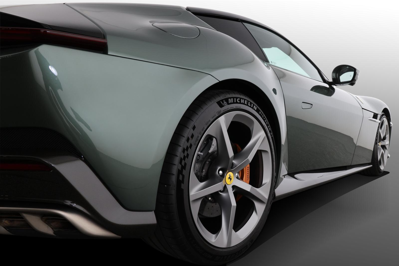 Ferrari 12 Cilindri Carbon | Pano |